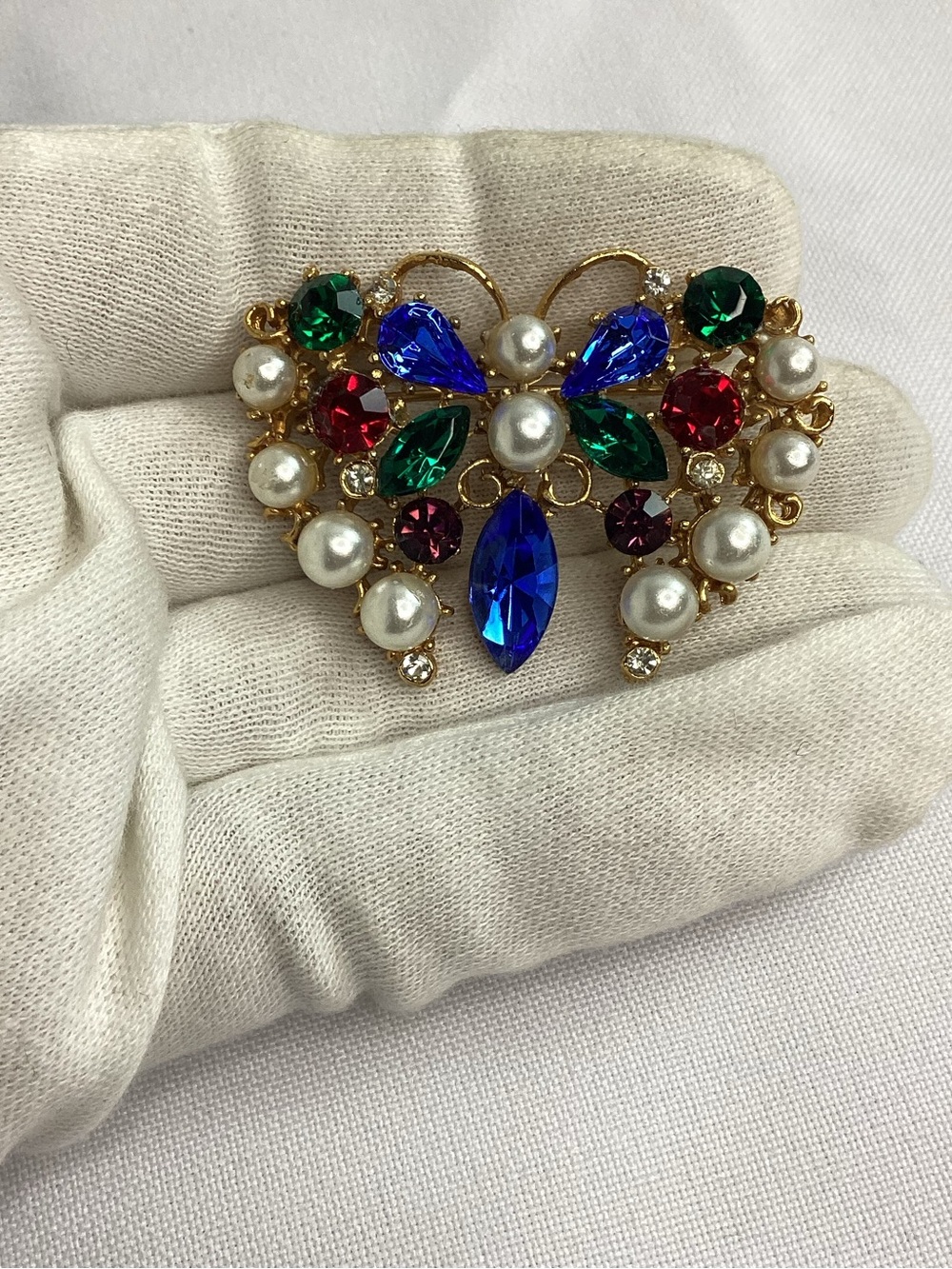 Vintage Rhinestone Pearls Butterfly Brooch